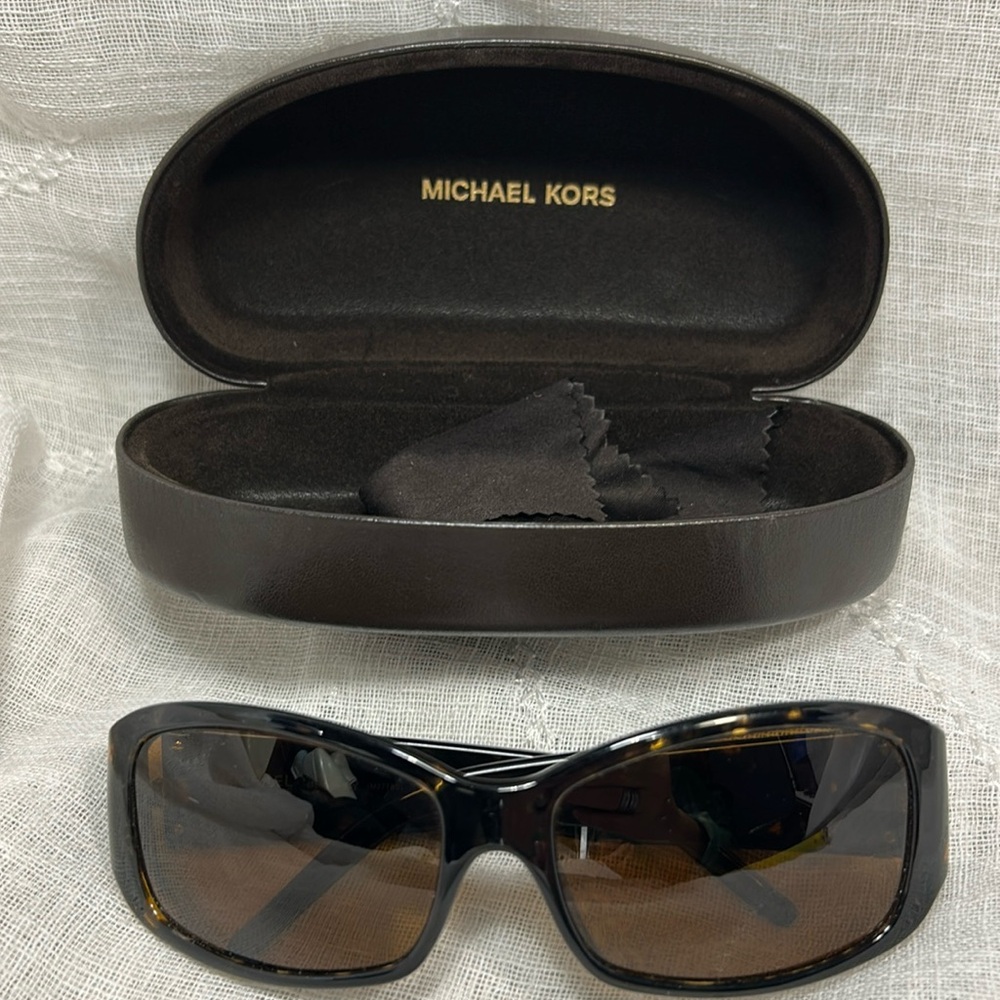 Michael Kors frames Montego Bay with case and dust cloth
